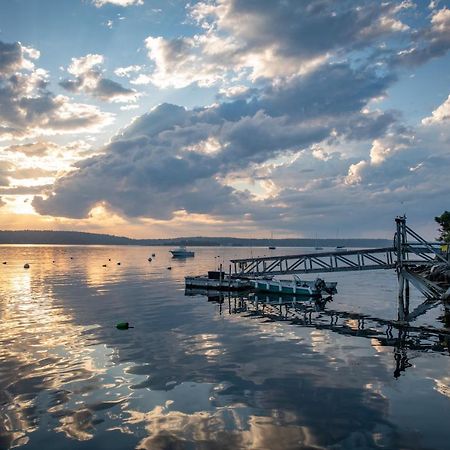 Smugglers Cove Inn Dayville Экстерьер фото