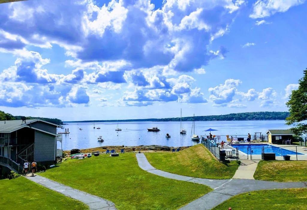 Smugglers Cove Inn Dayville Экстерьер фото