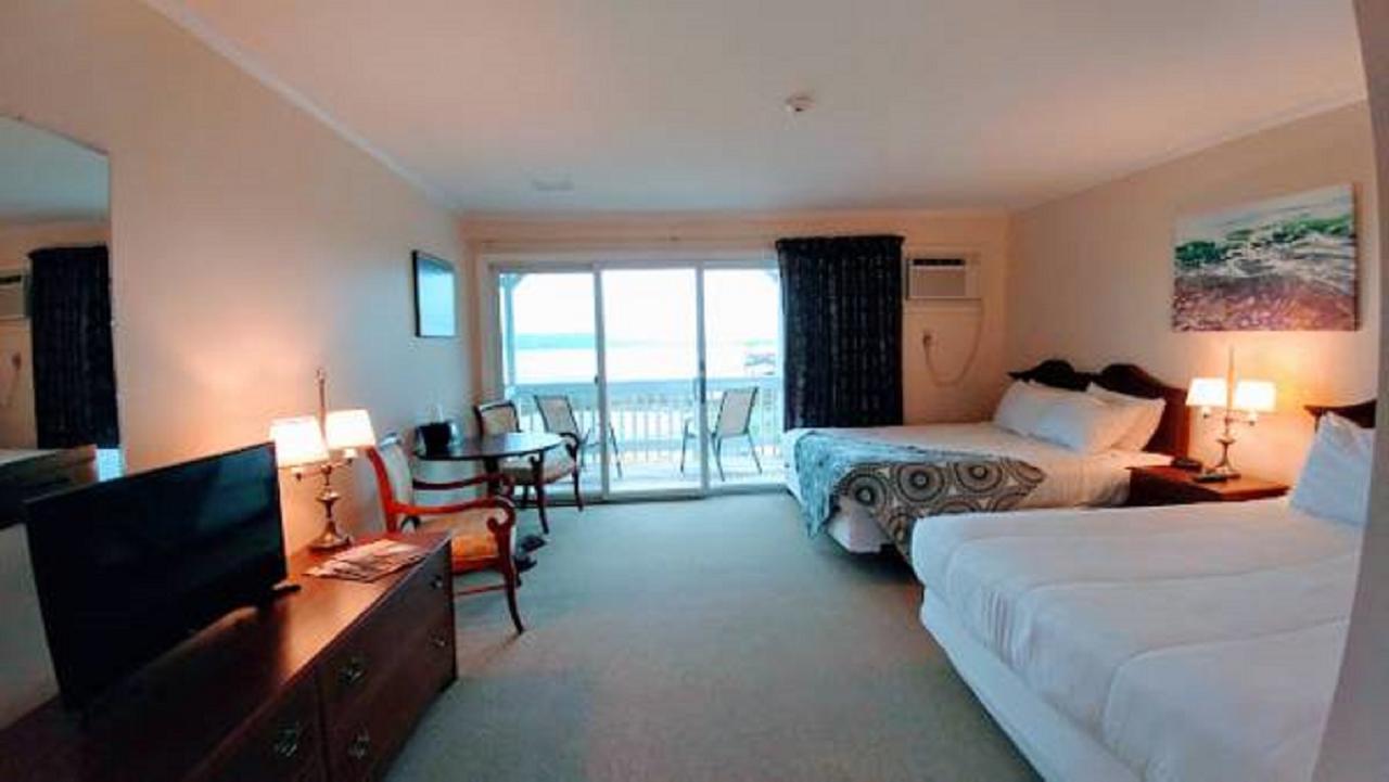 Smugglers Cove Inn Dayville Экстерьер фото