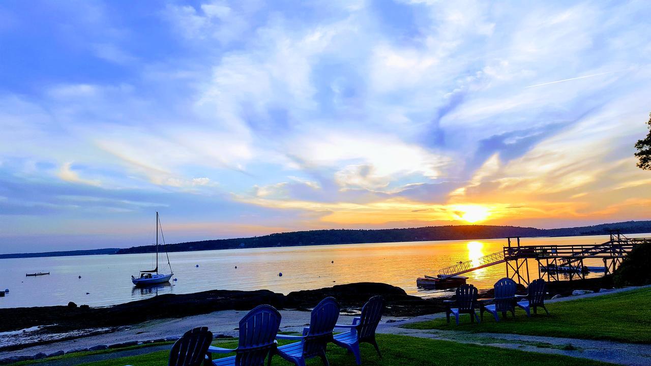 Smugglers Cove Inn Dayville Экстерьер фото