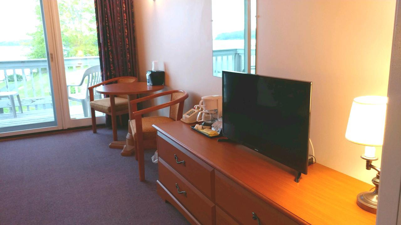 Smugglers Cove Inn Dayville Экстерьер фото