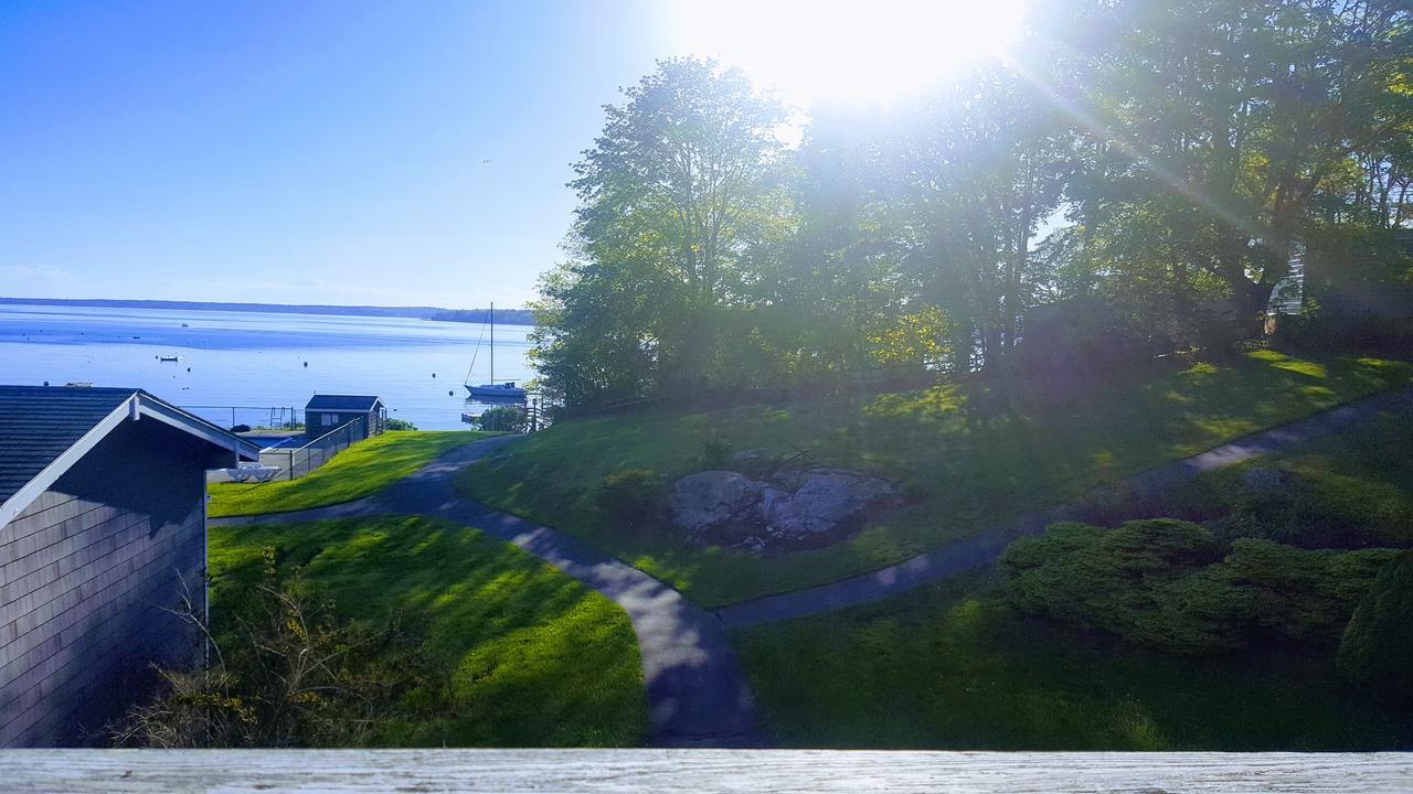 Smugglers Cove Inn Dayville Экстерьер фото