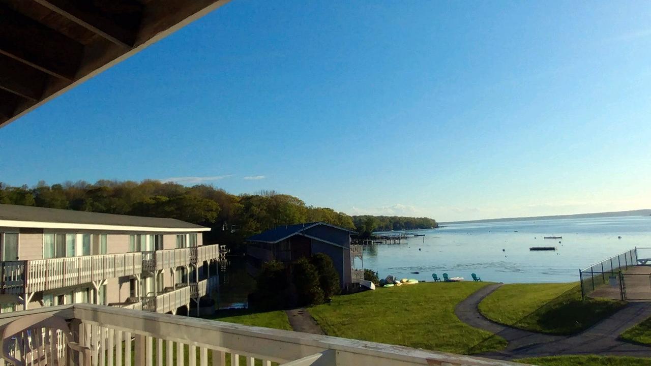 Smugglers Cove Inn Dayville Экстерьер фото