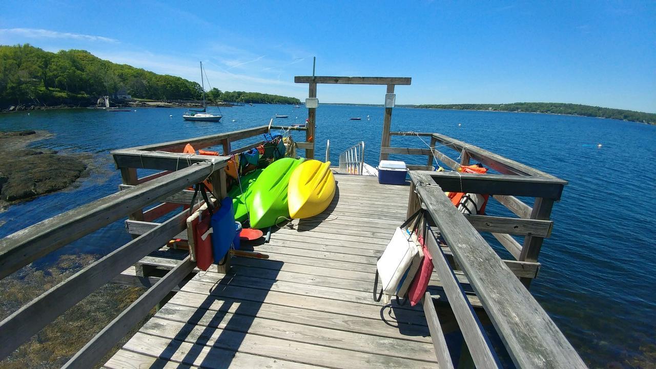 Smugglers Cove Inn Dayville Экстерьер фото