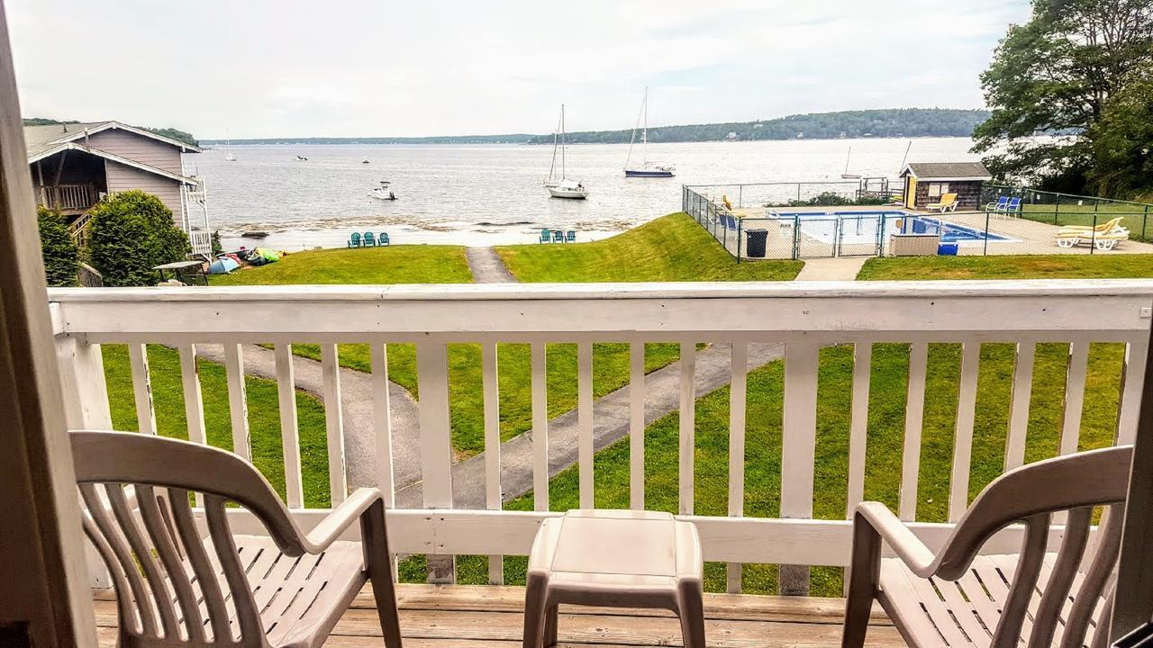 Smugglers Cove Inn Dayville Экстерьер фото