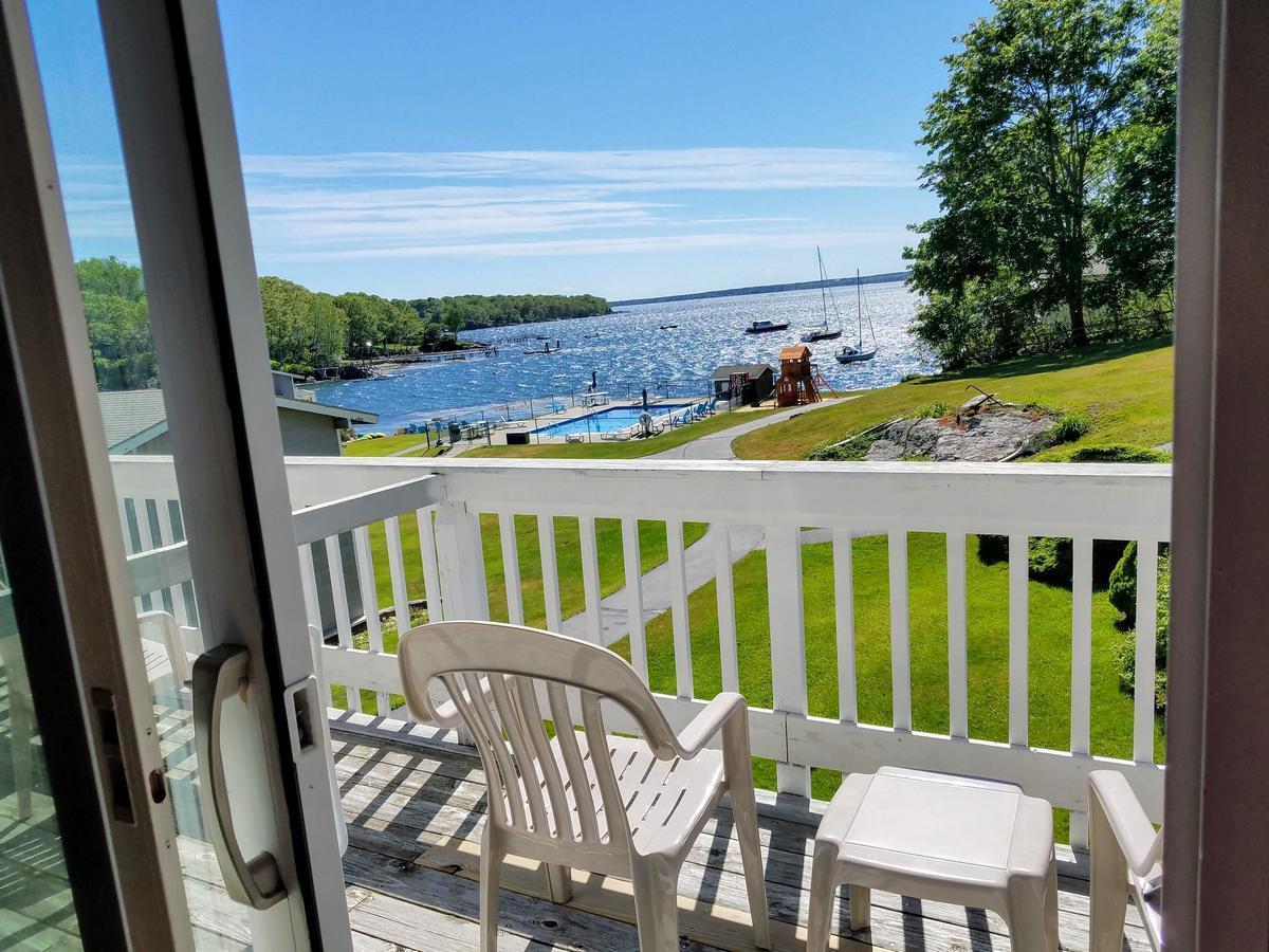 Smugglers Cove Inn Dayville Экстерьер фото