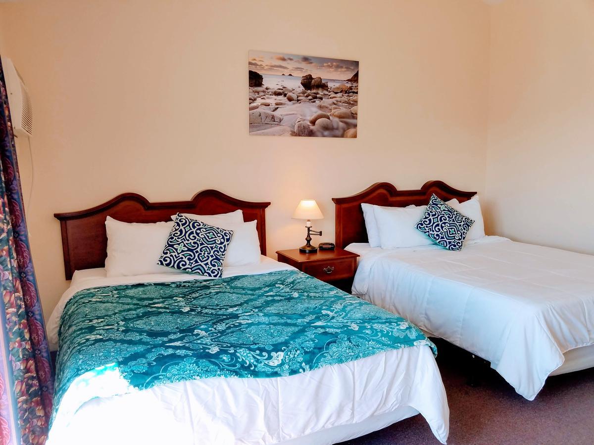 Smugglers Cove Inn Dayville Экстерьер фото