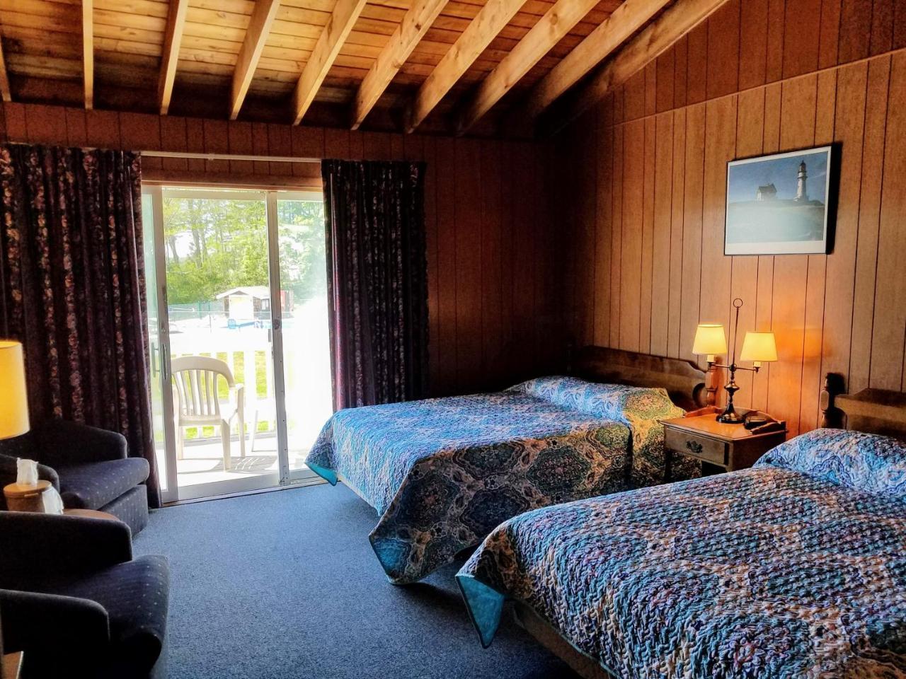 Smugglers Cove Inn Dayville Экстерьер фото