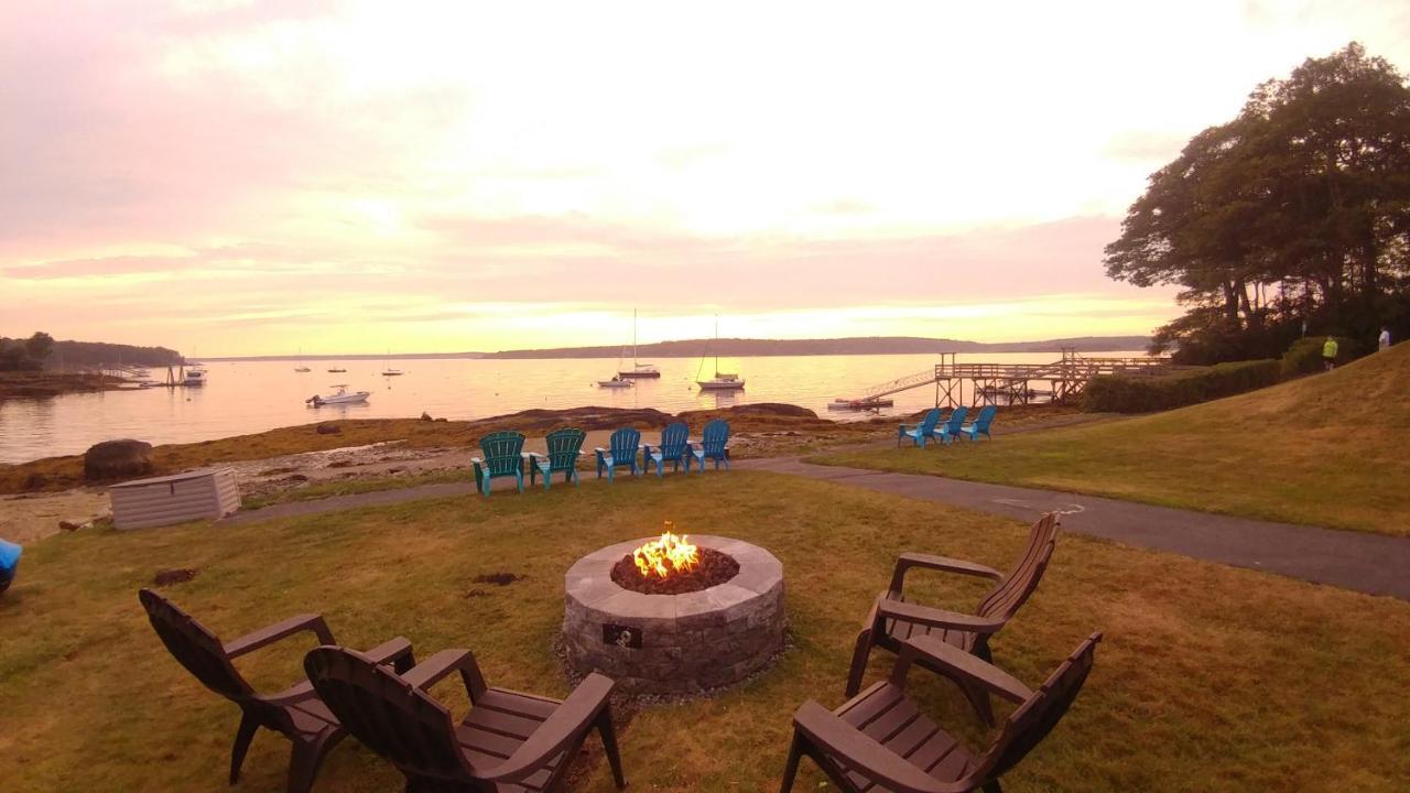 Smugglers Cove Inn Dayville Экстерьер фото